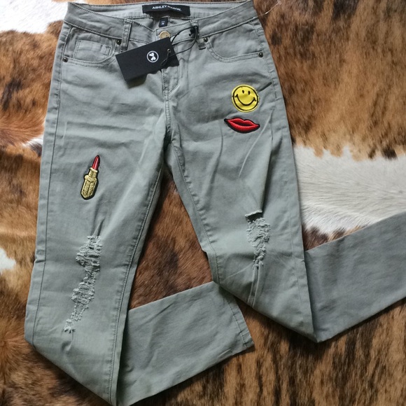 Ashley Mason Denim - 🚀HP🚀 Khaki Green Cotton Jeans with Cute Patches